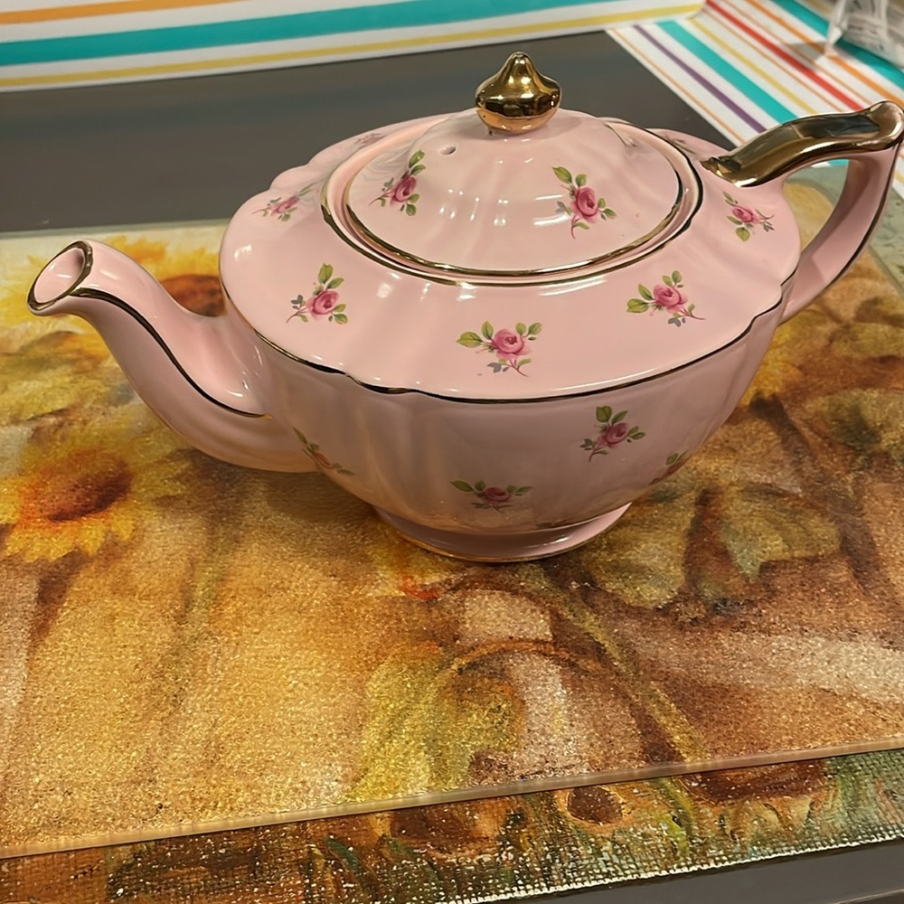Vintage Chintz teapot - Picture 2 of 12